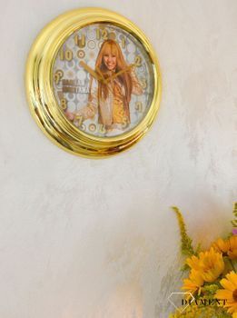 Zegar ścienny dla dziewczynki Disney 'Hannah Montana'  H257710 z kolekcji zegary ścienne dla dziewczynki. Zegary dla dziewczynki na ścianę. Zegary na ścianę dla dziecka w kolorze złotym (5).JPG